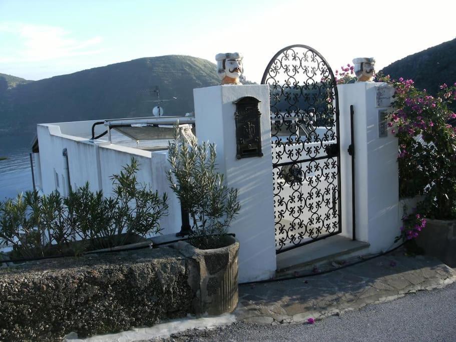 Casa Vacanze Vista Mare Mela B Lipari  Bagian luar foto